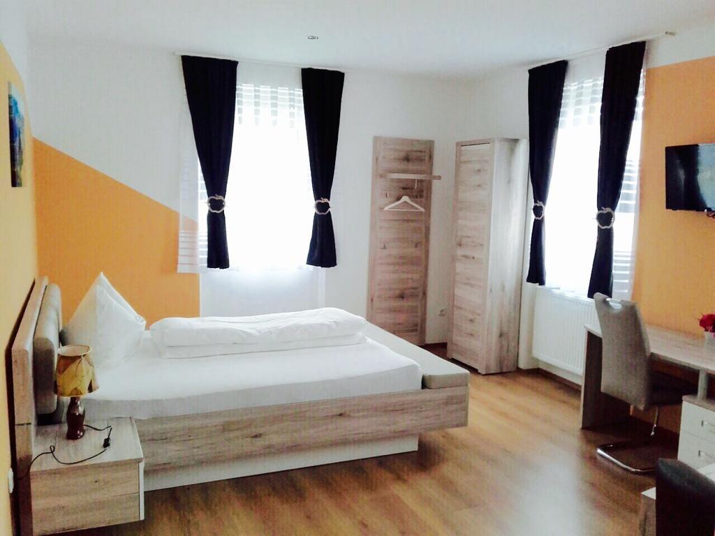 Arb Pension Gmbh Herchsheim Екстериор снимка